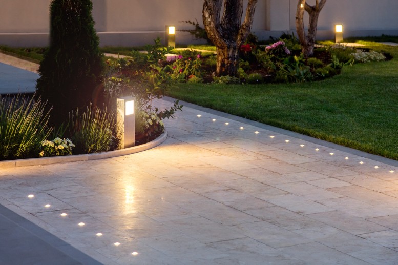 How to Choose Waterproof Outdoor Lights That Match Your Home